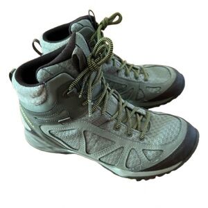 New MERRELL Woman’s Hiking Boots, Sz 10
